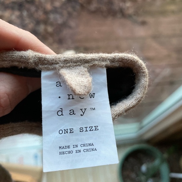 A New Day Wool Pull-On Gloves - Picture 4 of 4